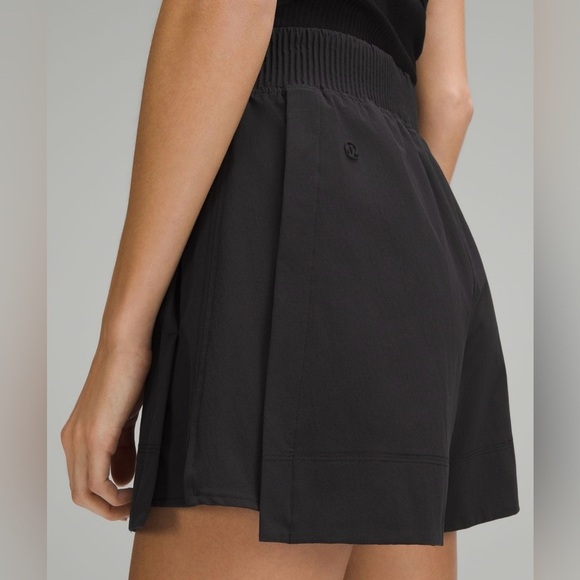 Lululemon Stretch Woven Relaxed-Fit High-Rise Short 4” - Picture 3 of 7